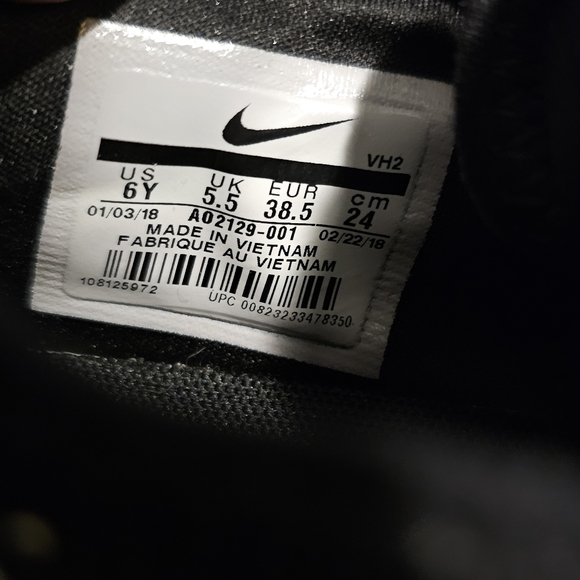 Nike Kids Black Athletic Shoes - Picture 7 of 8